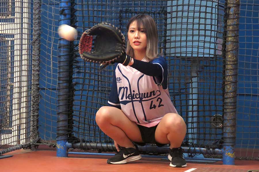 ギャル系野球女子YouTuber・めいちゅん【写真提供：千葉ロッテマリーンズ】