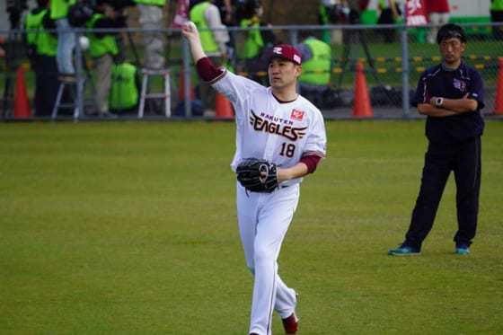 田中将大、背番号「18」ユニホーム姿を披露 「今日はブルペンで投球