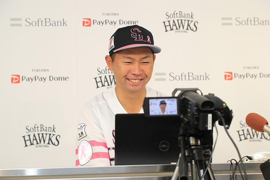 中村晃が乳がん経験者や乳がん患者のファンとオンライン交流会を行った【写真：球団提供】
