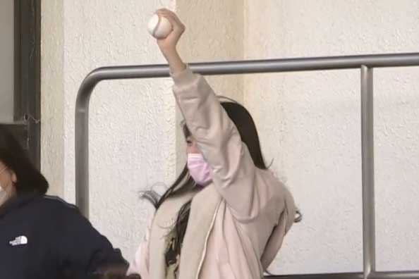 日本ハム・大田泰示のホームランボールをキャッチしたのは意外な人物【画像：パーソル パ・リーグTV】
