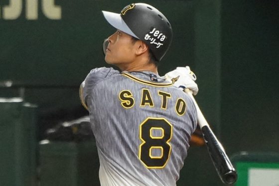 阪神ドラ1佐藤輝、2試合連続の7号ソロ　村田修一に並ぶ3、4月ルーキー最多タイ本塁打