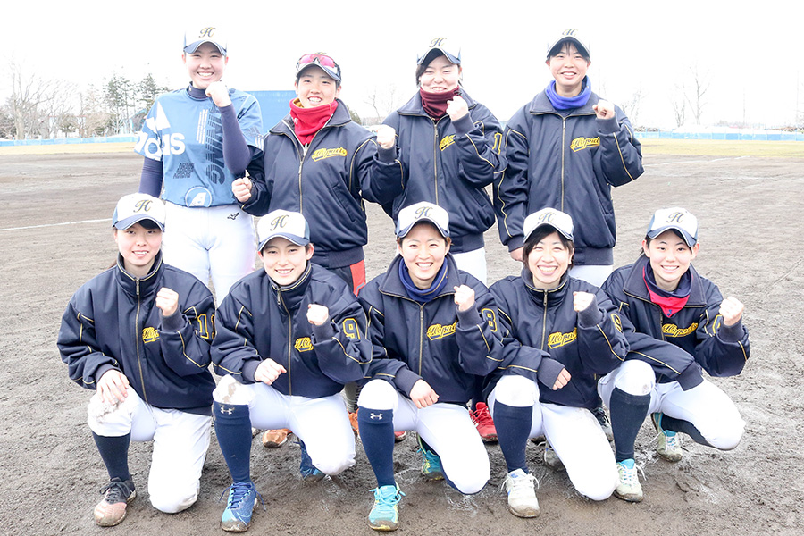 北海道唯一の女子硬式野球クラブチーム「ホーネッツ・レディース」【写真：石川加奈子】