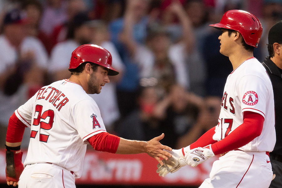 22号2ランを放ったエンゼルス・大谷翔平（右）【写真：AP】