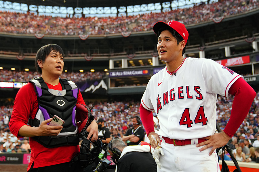 ホームランダービーに出場したエンゼルス・大谷翔平（右）と水原一平通訳【写真：Getty Images】