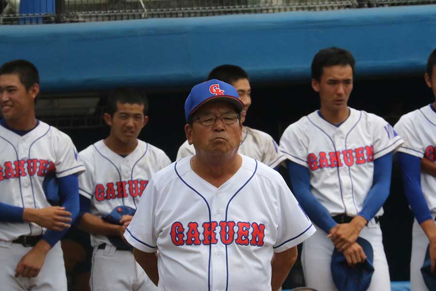 初の甲子園出場を決めた鹿島学園の鈴木博識監督【写真：川村虎大】