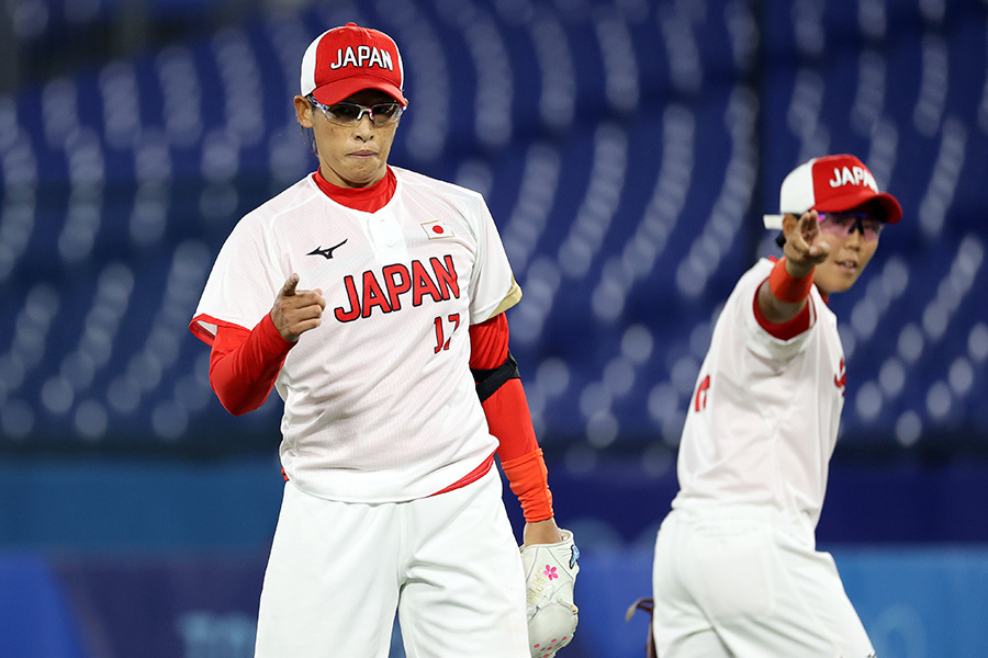 金メダルを獲得したソフトボール日本代表【写真：Getty Images】