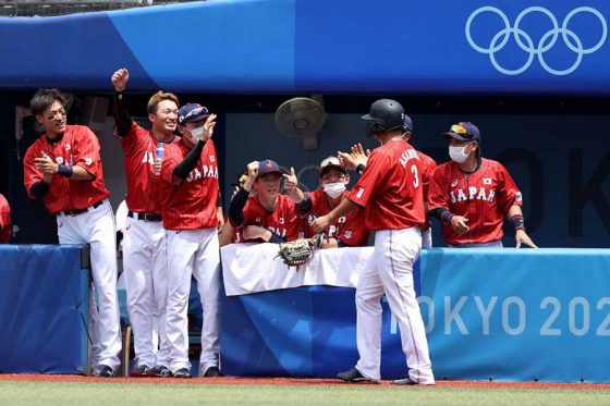 侍ジャパン、打線爆発で4点リード　4回に山田哲人がチーム初本塁打の3ラン