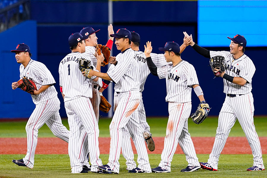 日本代表が韓国代表を5-2で下し決勝進出を決めた【写真：AP】