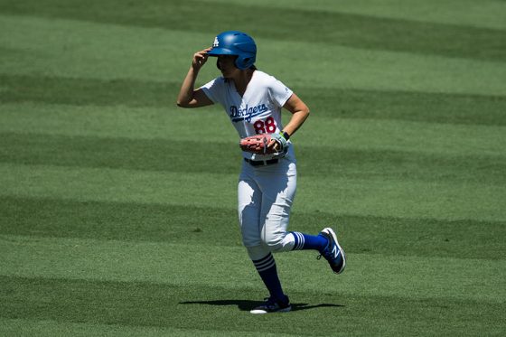 【MLB】大谷翔平の試合守った“ボールガール”　乱入者への果敢タックルが「年間最優秀プレー」
