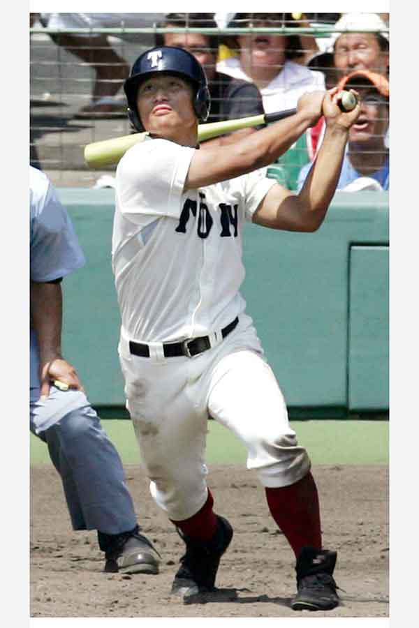 2005年夏の甲子園で1試合3本塁打を記録した大阪桐蔭・平田良介（現中日）【写真：共同通信社】