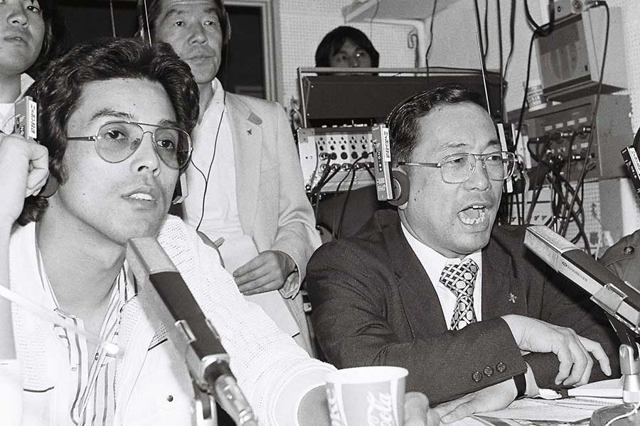 放送席の江本孟紀さん（左）と深澤弘アナウンサー（1982年5月21日）【写真提供：ニッポン放送】