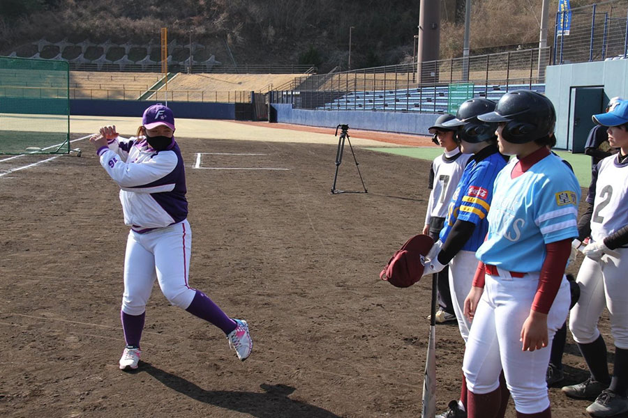 徳島県阿南市で女子野球の普及振興に携わる龍田美咲さん【写真：本人提供】