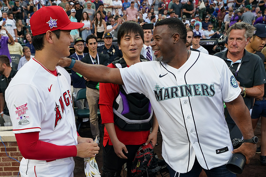 ケン・グリフィーJr.氏（右）とエンゼルス・大谷翔平【写真：Getty Images】