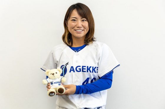 現在はエイジェック女子野球部に所属する吉田えり投手兼任コーチ【写真提供：エイジェック】
