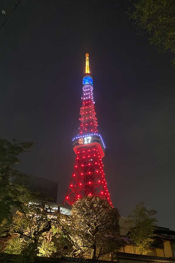 大谷翔平のMVP受賞を記念し「祝 17」のメッセージが灯った東京タワー【写真：編集部】