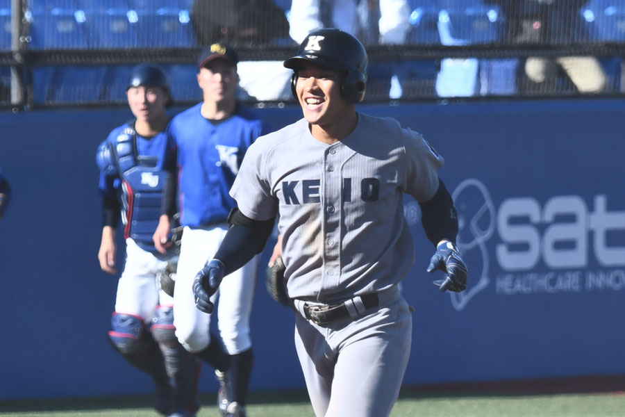 サヨナラ2ランを放った慶大・下山悠介【写真：中戸川知世】