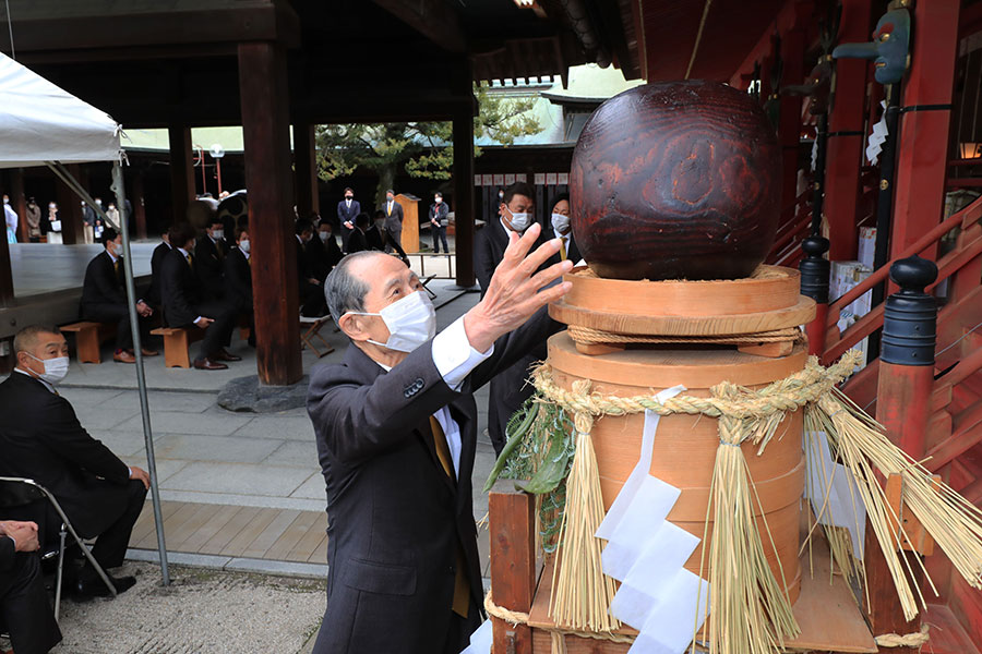 福岡市内の筥崎宮で必勝祈願を行ったソフトバンク・王貞治会長【写真提供：福岡ソフトバンクホークス】