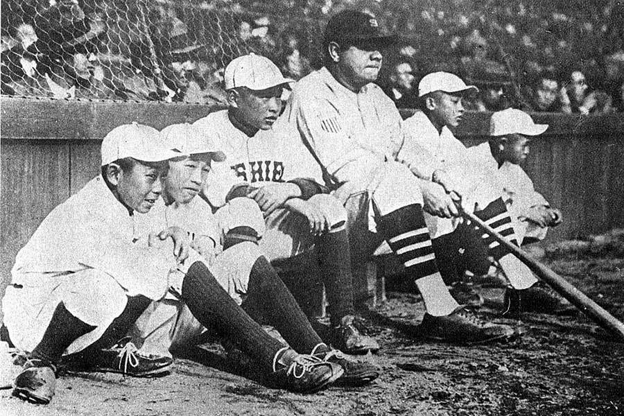 1934年の日米野球で来日したベーブ・ルース（右から3番目）【写真：Getty Images】