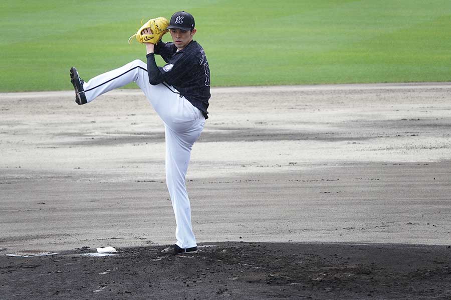 日本ハムとの練習試合に先発したロッテ・佐々木朗希【写真：町田利衣】