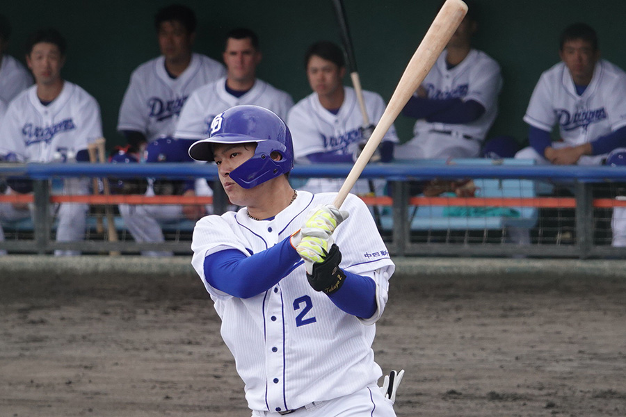 中日・石川昂弥【写真：小西亮】