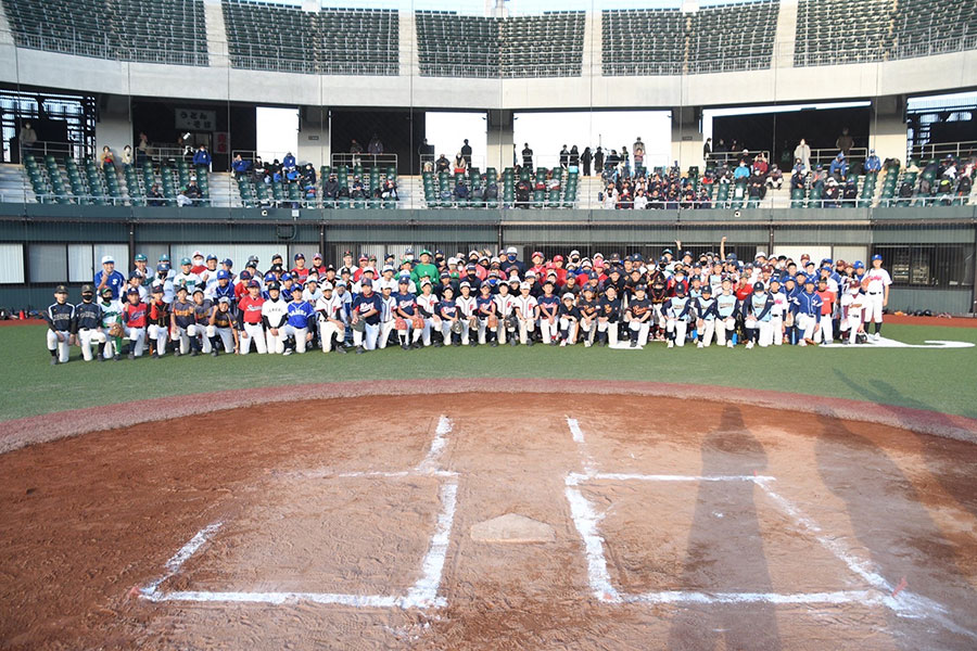 昨秋開催した硬式野球体験会には市内に住む156人の小学6年生が参加した【写真提供：川崎硬式野球協議会】