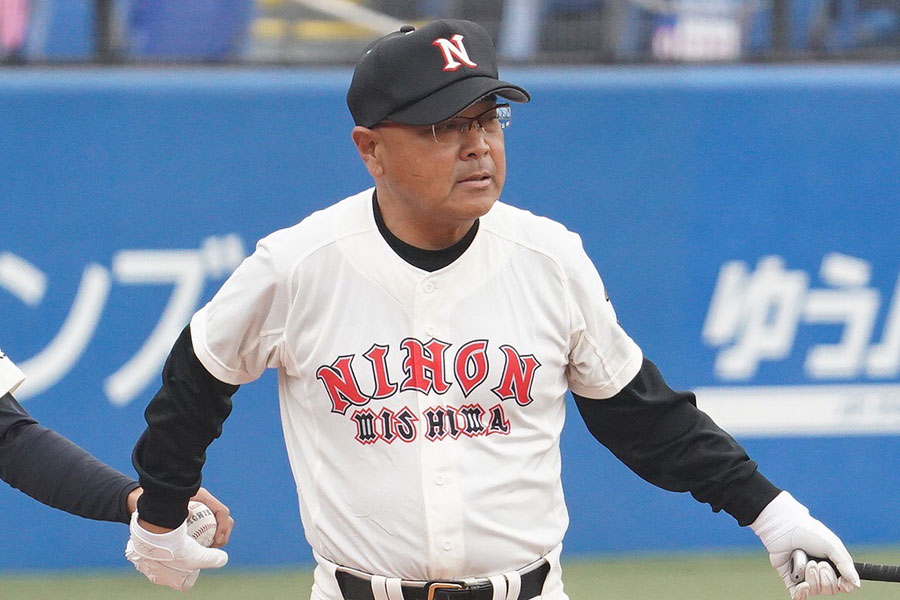 日大三島・永田裕治監督【写真：荒川祐史】