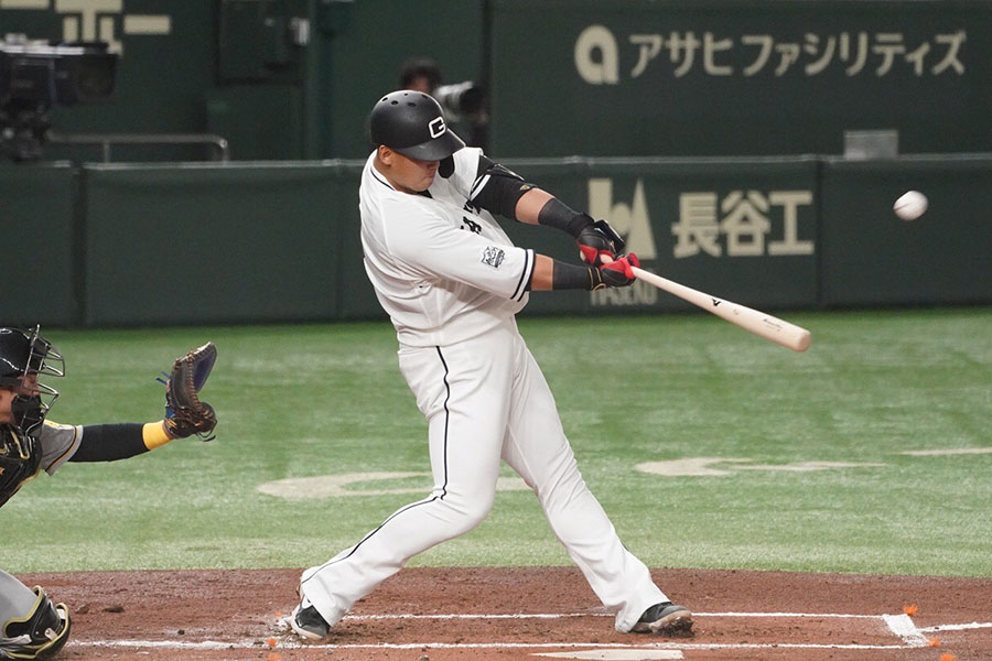 2号満塁本塁打を放った巨人・中田翔【写真：荒川祐史】
