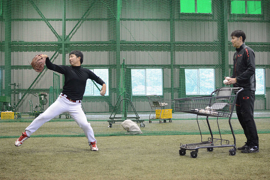 社会人野球チームでテクニカルアドバイザーを務める浜田典宏さん（右）【写真：本人提供】