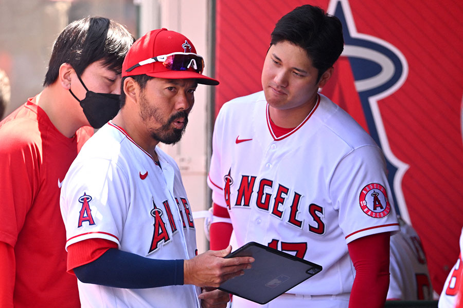 2本塁打を放ったエンゼルス・大谷翔平（右）【写真：ロイター】