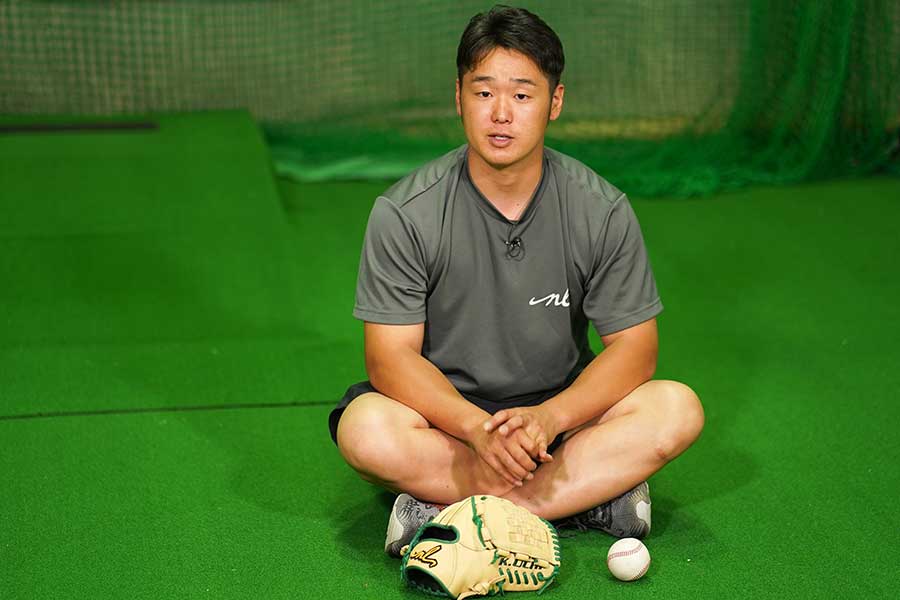 多数のプロ野球選手が参加するオンラインサロンを運営する内田聖人さん【写真：白永崇大】