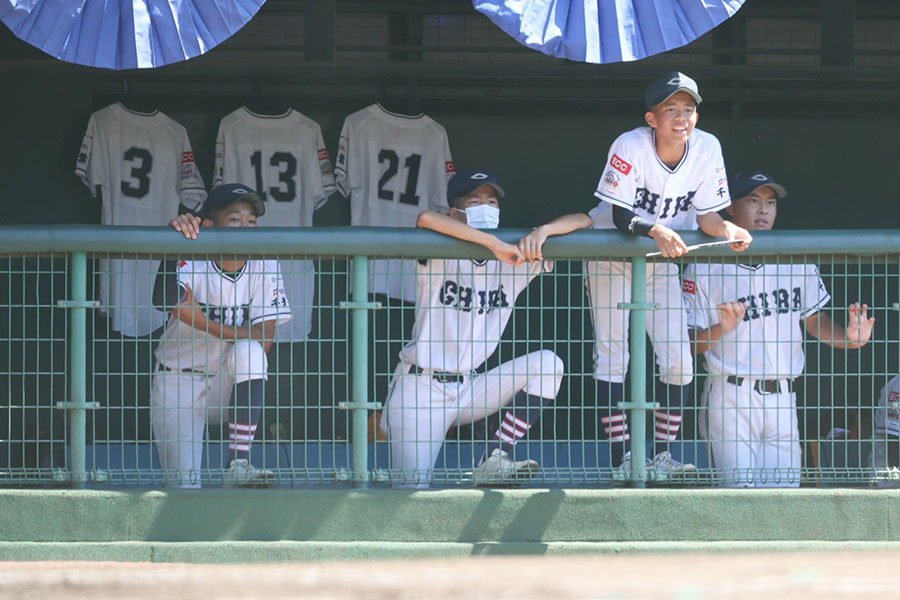 コロナで参加できなかった選手のユニホームを飾る千葉ジャガーズベンチ【写真：加治屋友輝】