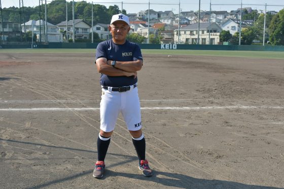 慶大野球部は選手も監督もハーフパンツで練習 常識にとらわれない指揮