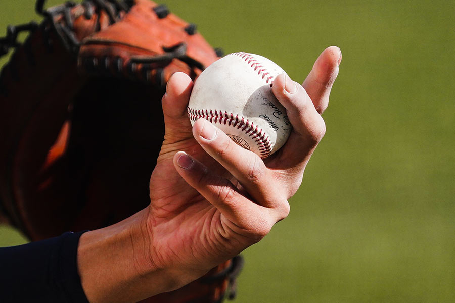野手の送球による故障のリスクとは？