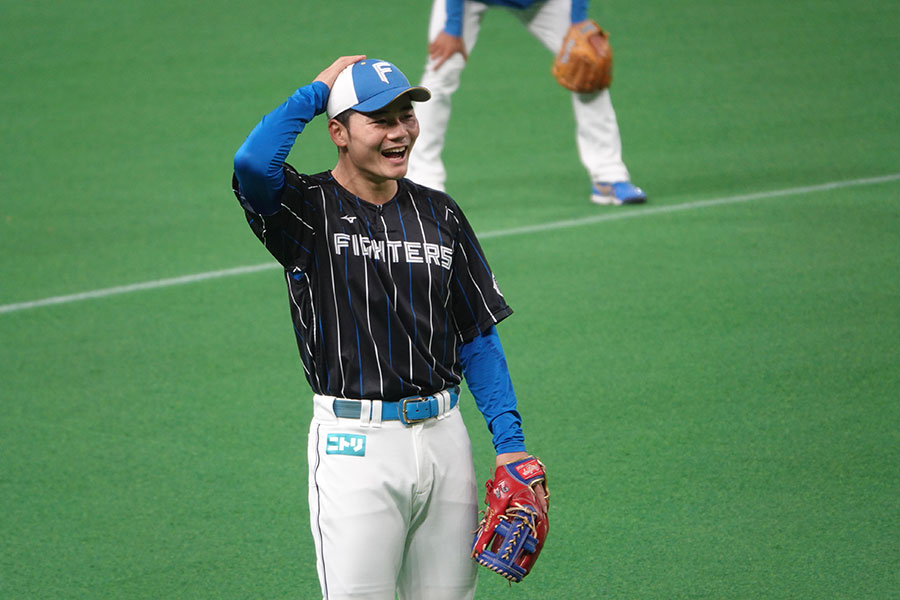 三塁の守備練習を行う日本ハム・清宮幸太郎【写真：町田利衣】