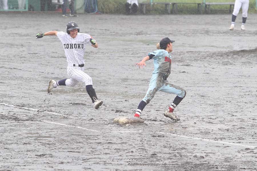 雨模様でも選手達は全力プレーを見せた【写真：高橋昌江】