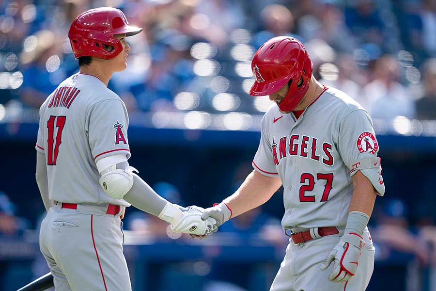 エンゼルスの大谷翔平（左）とマイク・トラウト【写真：ロイター】