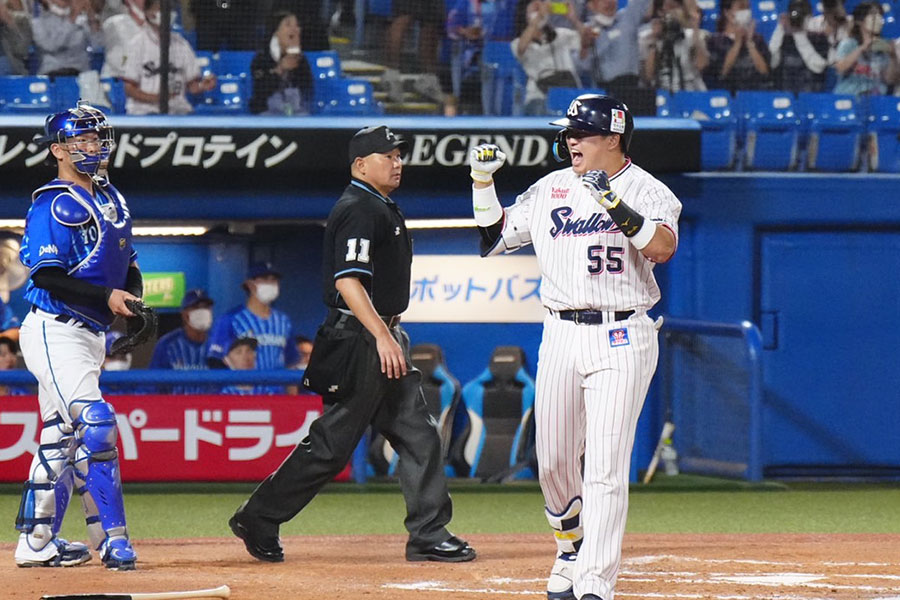 史上最年少3冠王が確定したヤクルト・村上宗隆【写真：荒川祐史】