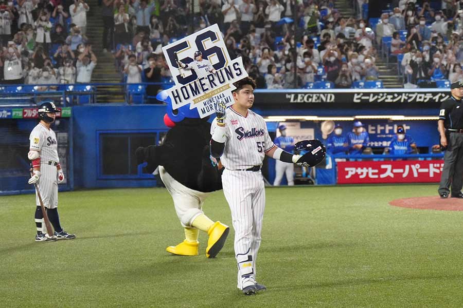 日本人シーズン最多の56号を放ったヤクルト・村上宗隆【写真：荒川祐史】