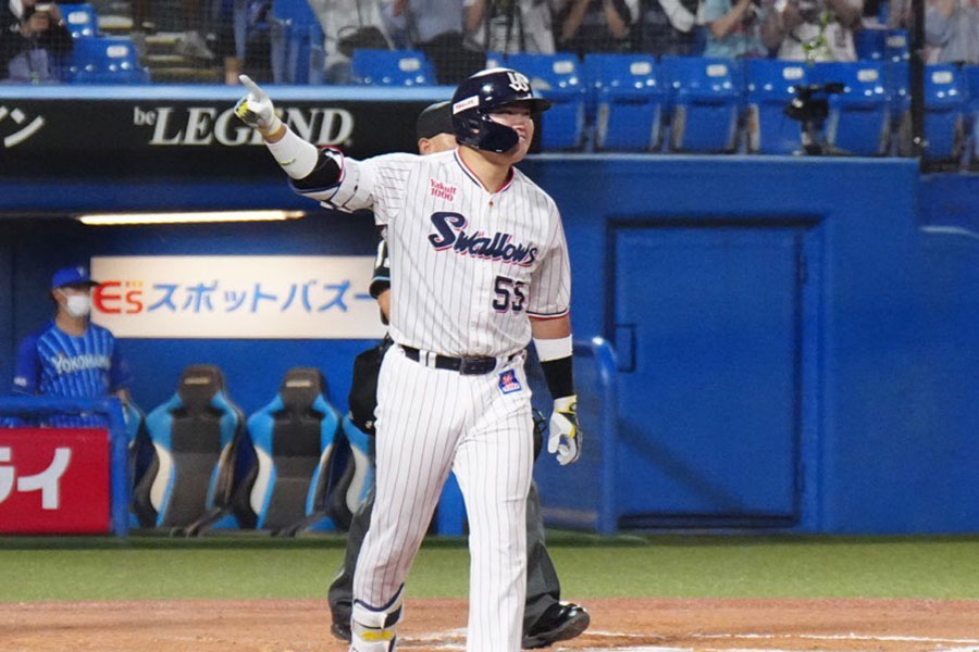 史上最年少3冠王が確定したヤクルト・村上宗隆【写真：荒川祐史】