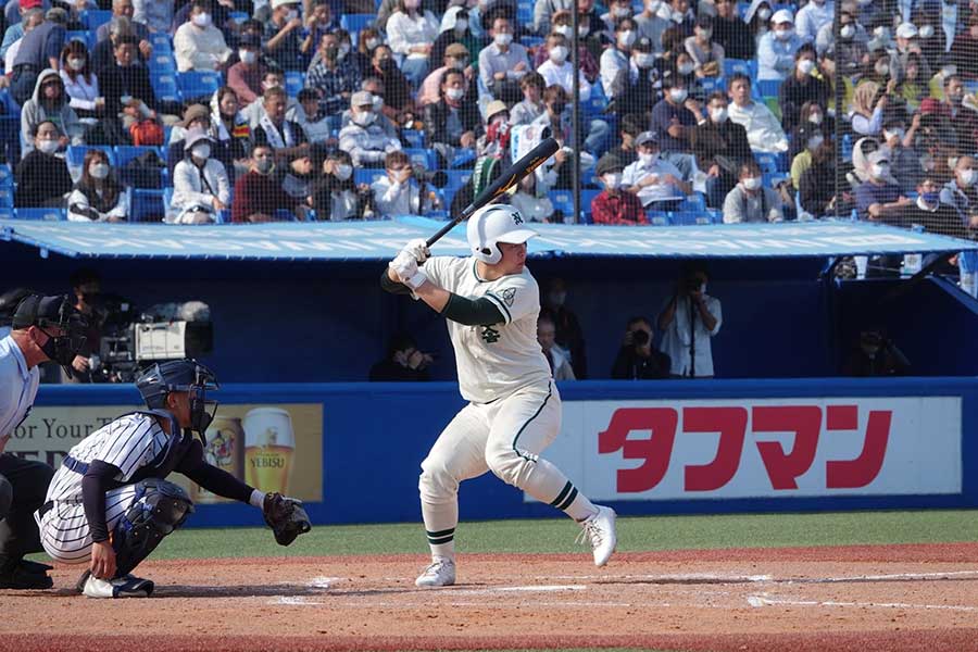 ソロを含む2安打3打点と活躍した二松学舎大付・片井海斗【写真：木村竜也】