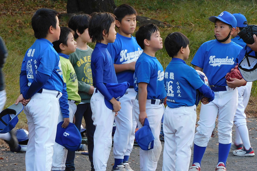 横浜市で活動する少年野球チーム「横浜球友会」【写真：間淳】