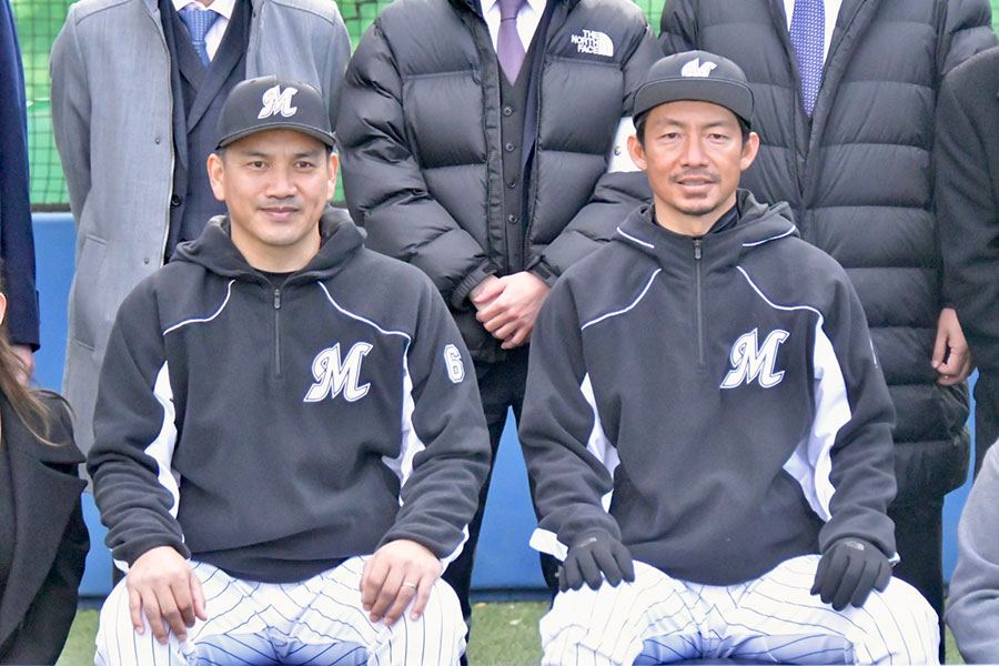 野球教室を行った元ロッテ・井口資仁氏（左）と鳥谷敬氏【写真：上野明洸】