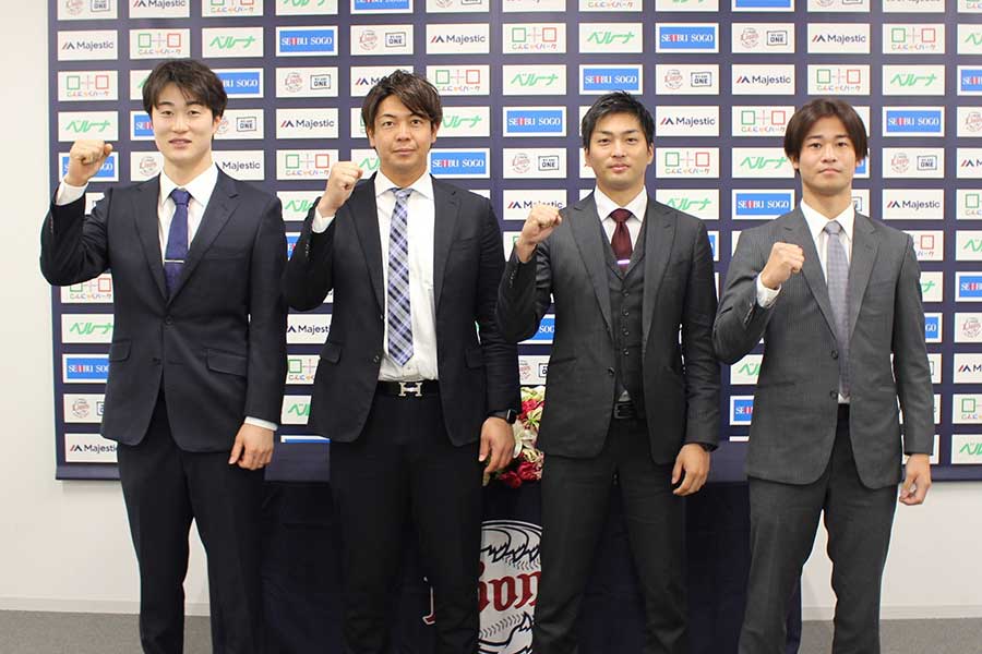 ライオンズアカデミーのコーチに就任した戸川大輔、白崎浩之、田代将太郎、綱島龍生（左から）【写真提供：埼玉西武ライオンズ】