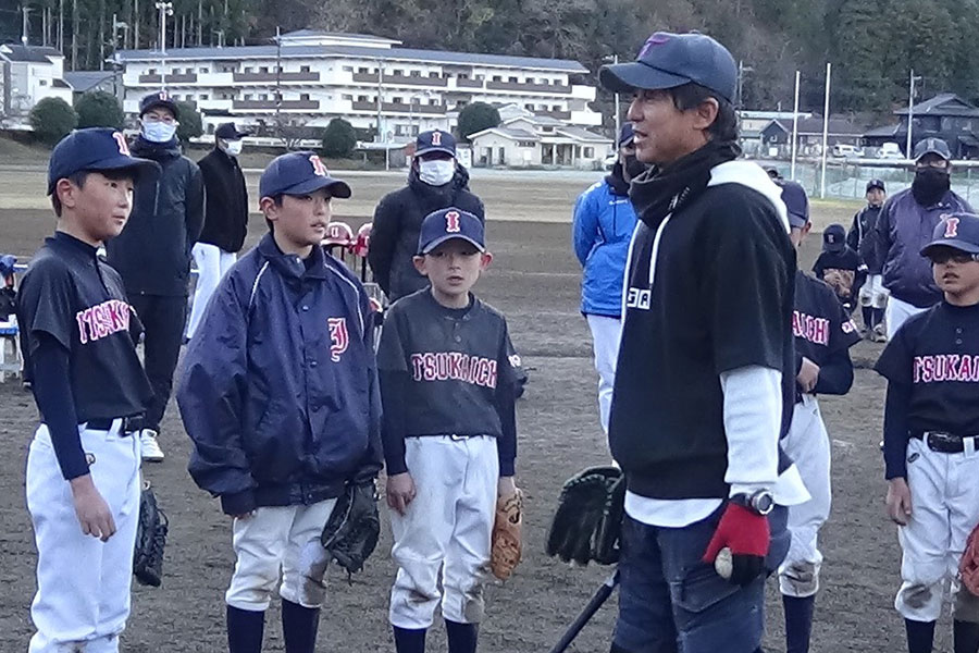 五日市少年野球クラブを指導した多賀少年野球クラブ・辻正人監督【写真：間淳】