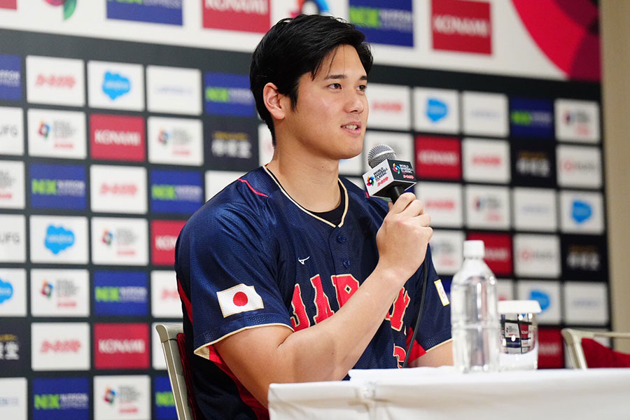 会見に登場したエンゼルス・大谷翔平【写真：荒川祐史】