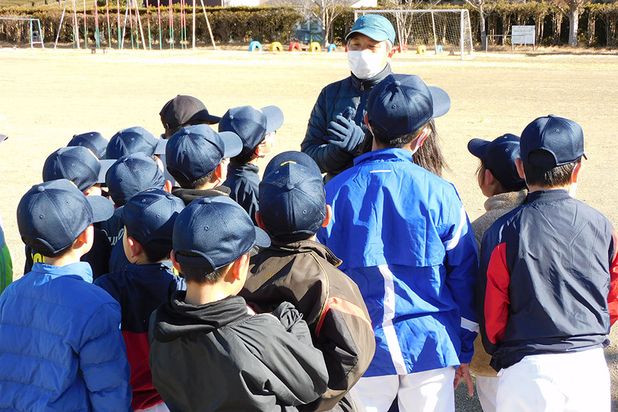 静岡・掛川市の少年野球チームで出張指導を行った東京農業大学教授・勝亦陽一さん【写真：間淳】