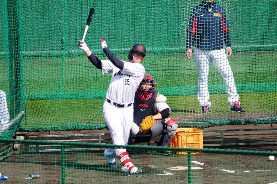 フリー打撃を行った村上宗隆【写真：荒川祐史】