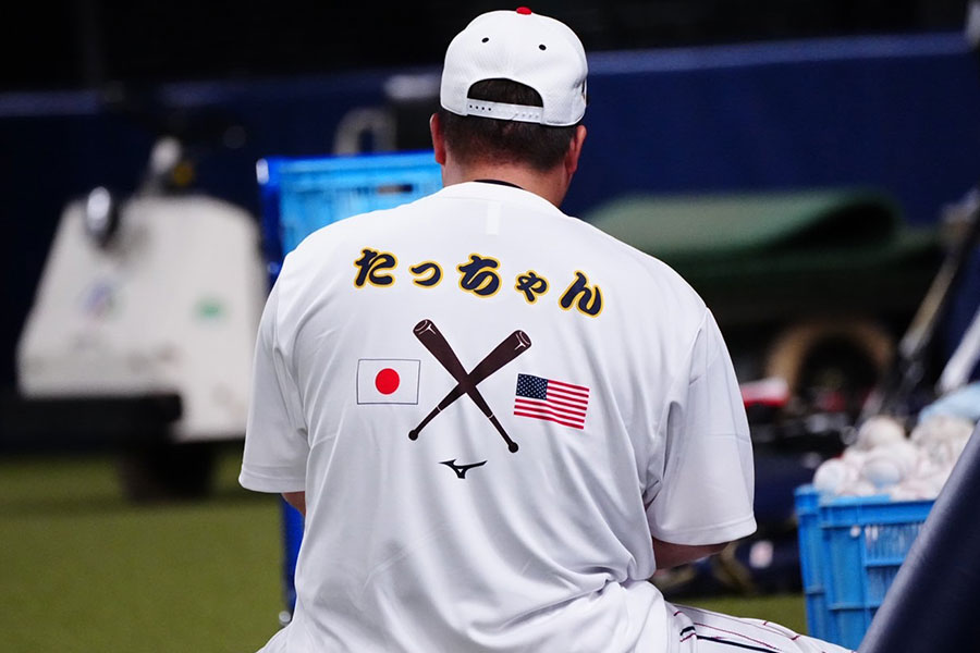 侍ジャパンの選手が着用した「たっちゃん」Tシャツ【写真：荒川祐史】