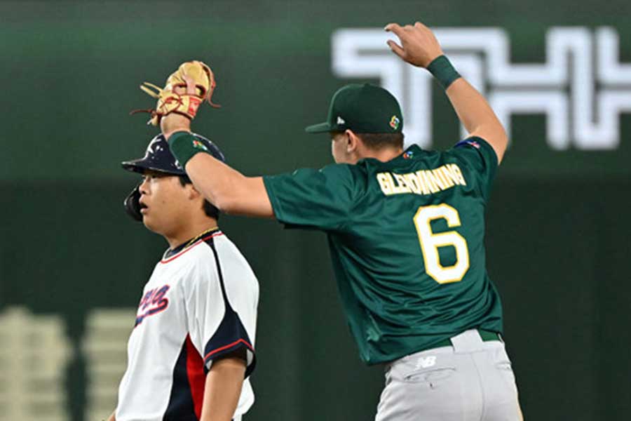 二塁ベースを離れてアウトになったWBC韓国代表のカン・ベクホ【写真：Getty Images】