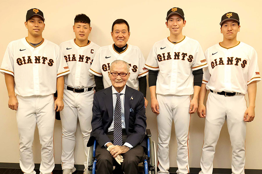 WBC組と原監督を激励する巨人・長嶋茂雄終身名誉監督【写真：読売巨人軍提供】